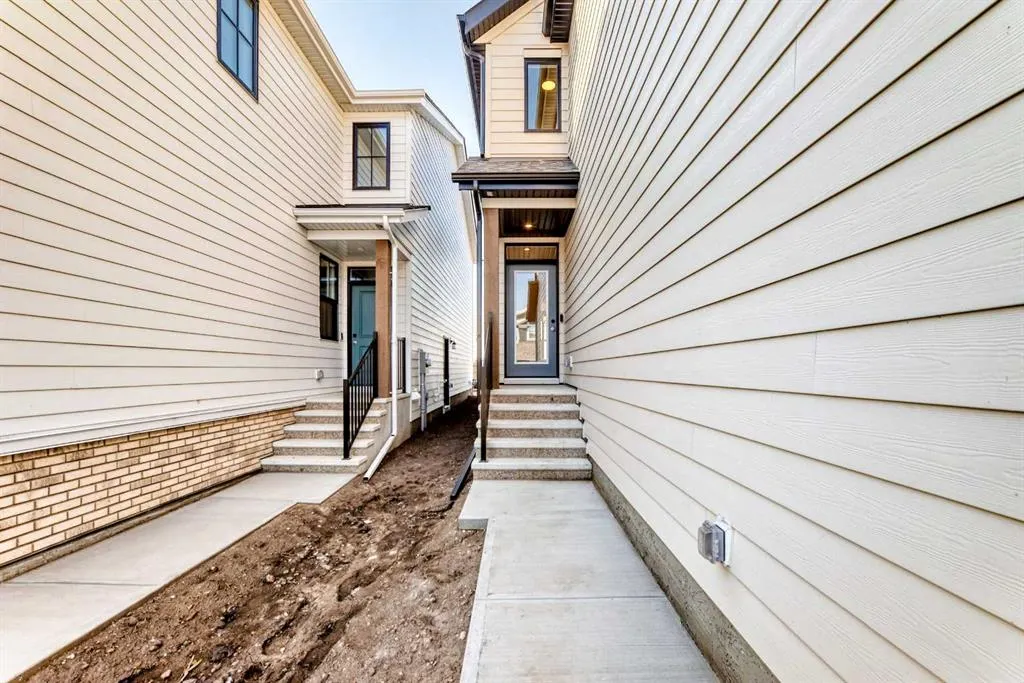 99 Mercado Crescent SE