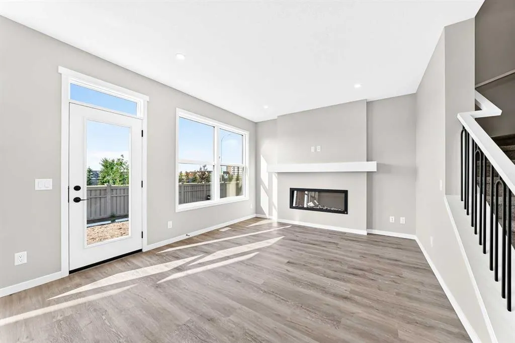 99 Mercado Crescent SE