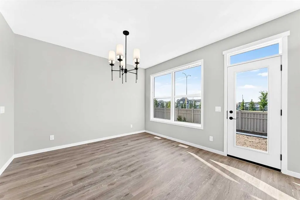 99 Mercado Crescent SE