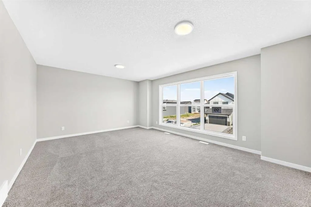 99 Mercado Crescent SE