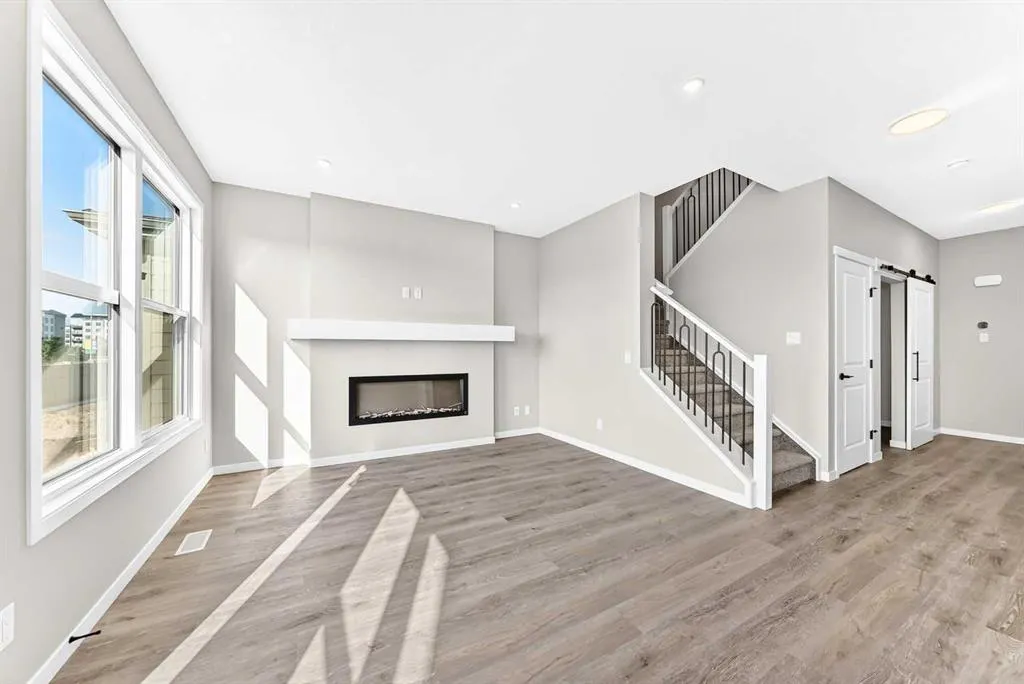 99 Mercado Crescent SE