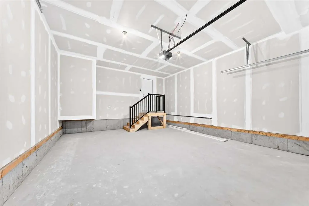 99 Mercado Crescent SE