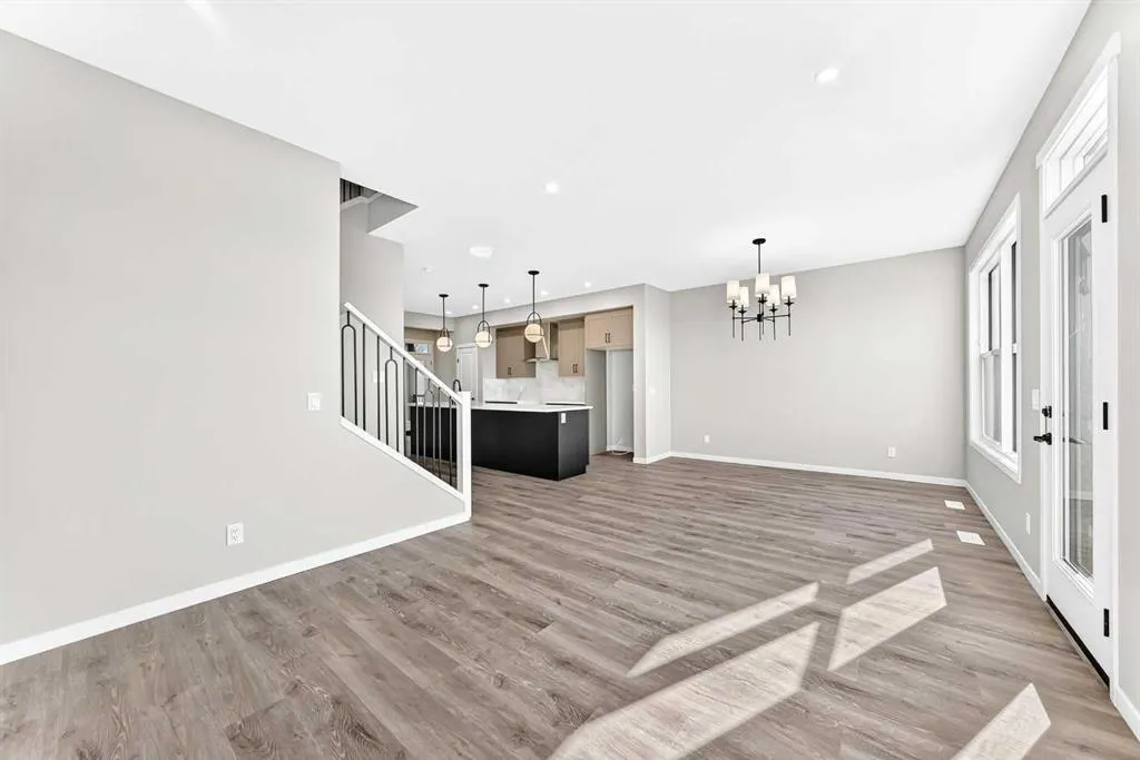 99 Mercado Crescent SE