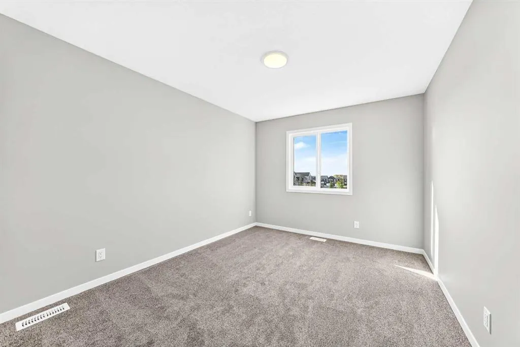 99 Mercado Crescent SE