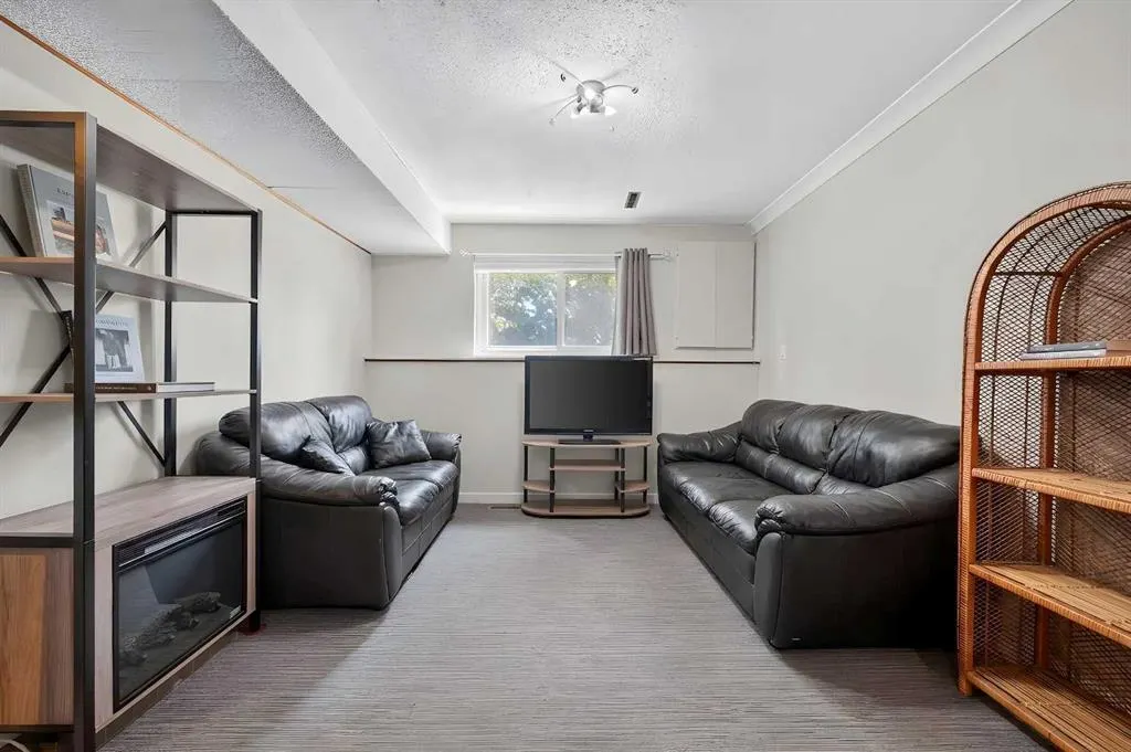 14 Rosetree Crescent NW