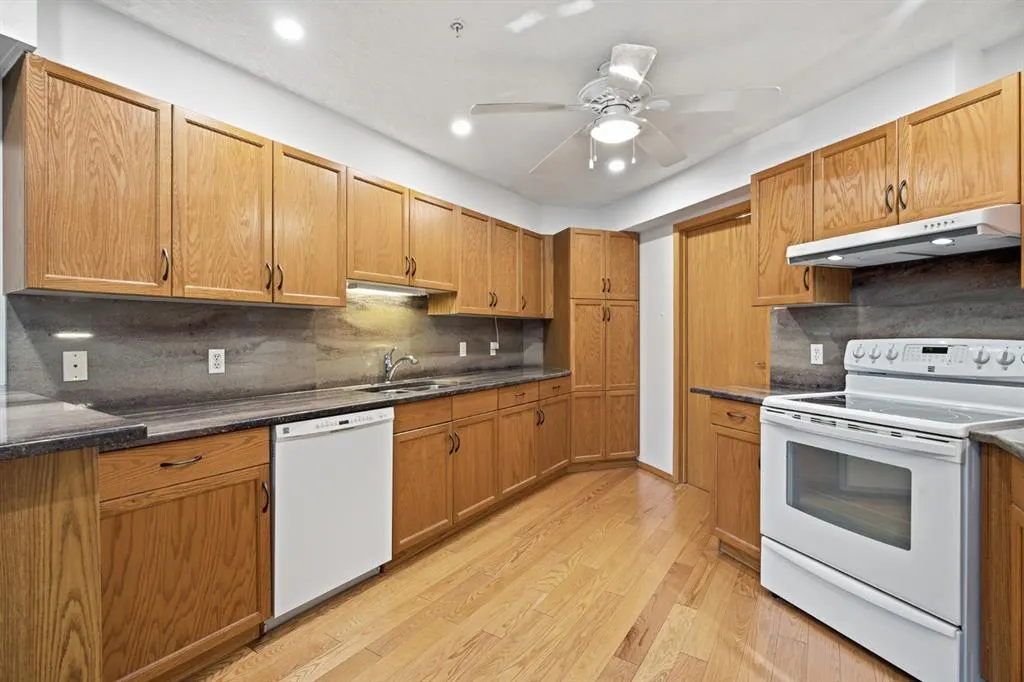 7239 Sierra Morena Boulevard SW #306