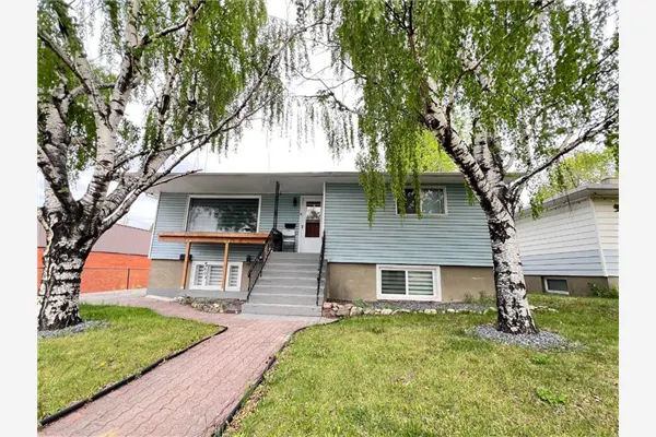 560 Northmount Drive NW
