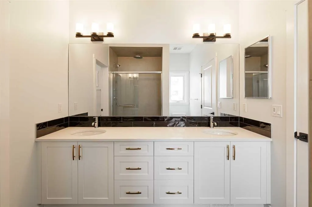 125 Monarch Bend