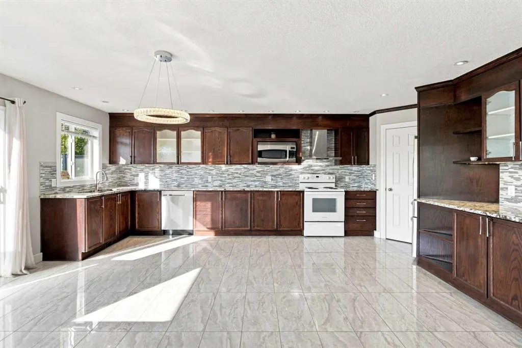 541 Citadel Meadow Bay NW