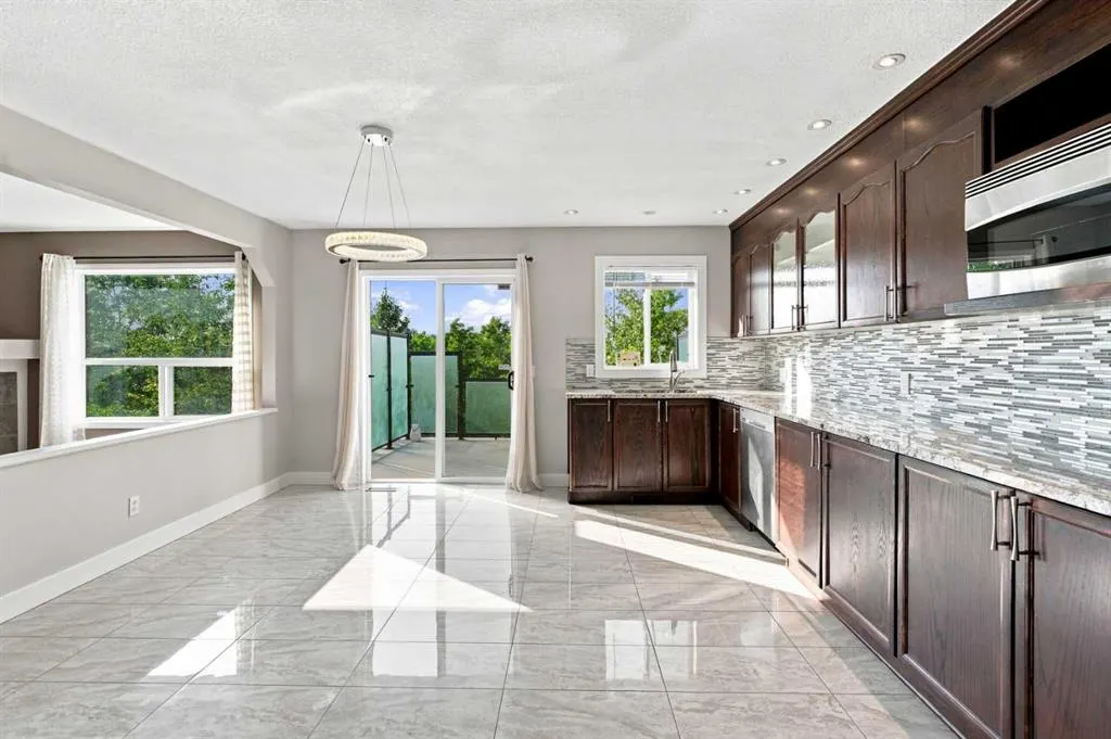 541 Citadel Meadow Bay NW