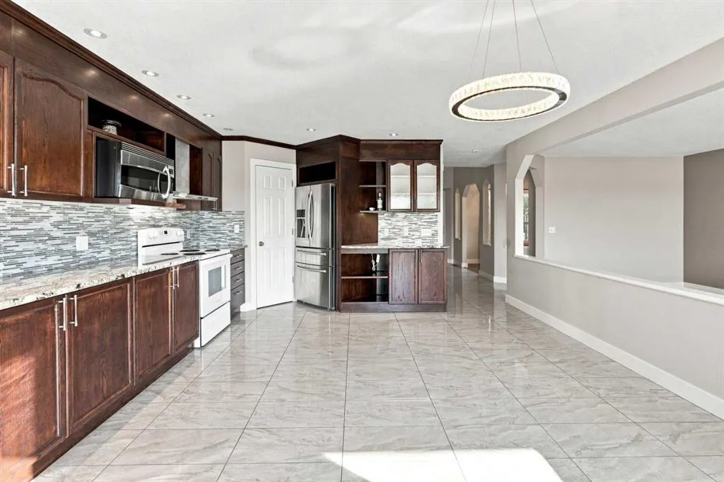541 Citadel Meadow Bay NW