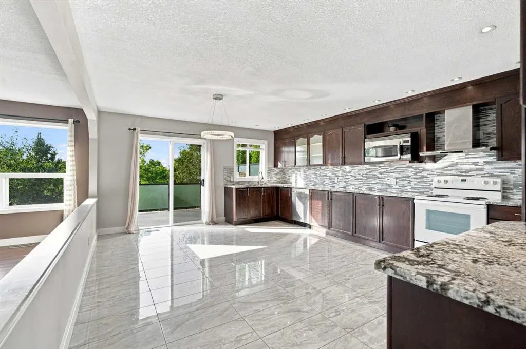 541 Citadel Meadow Bay NW