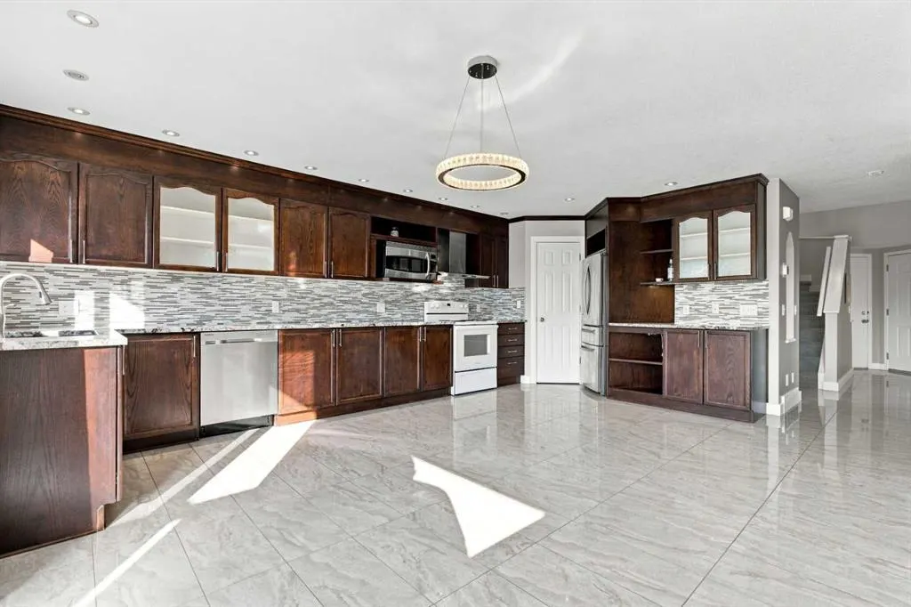 541 Citadel Meadow Bay NW