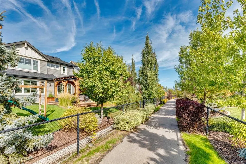 12 Autumn Court SE