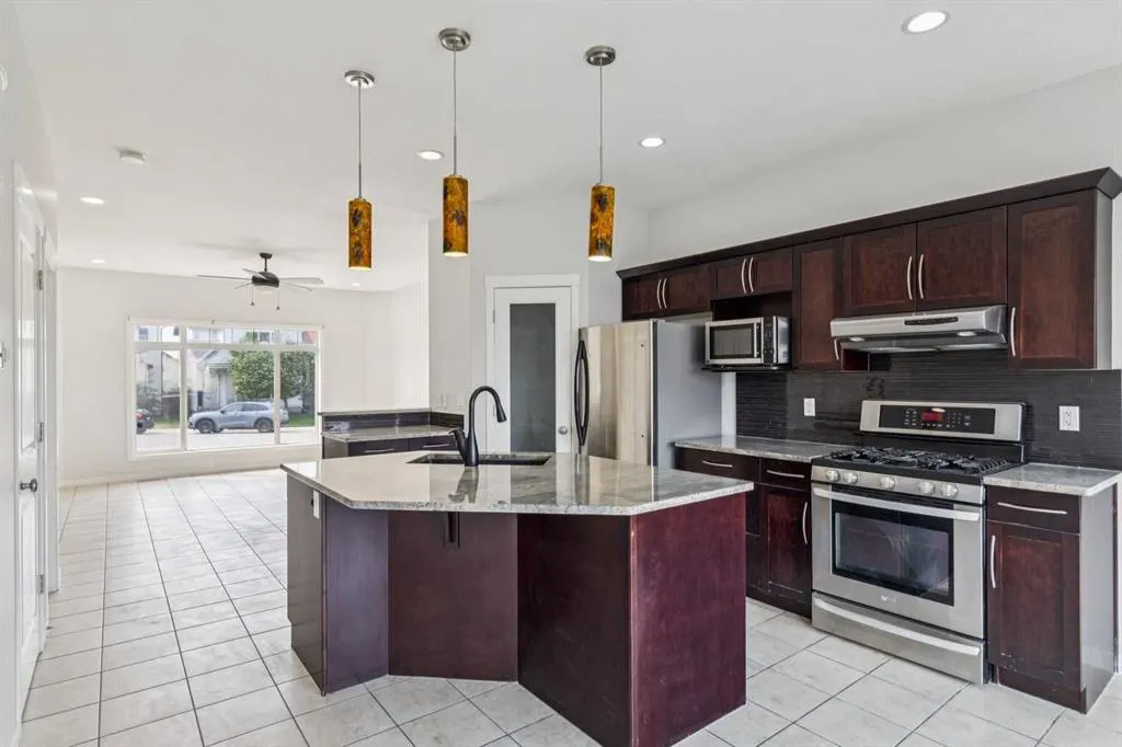 12 Autumn Court SE