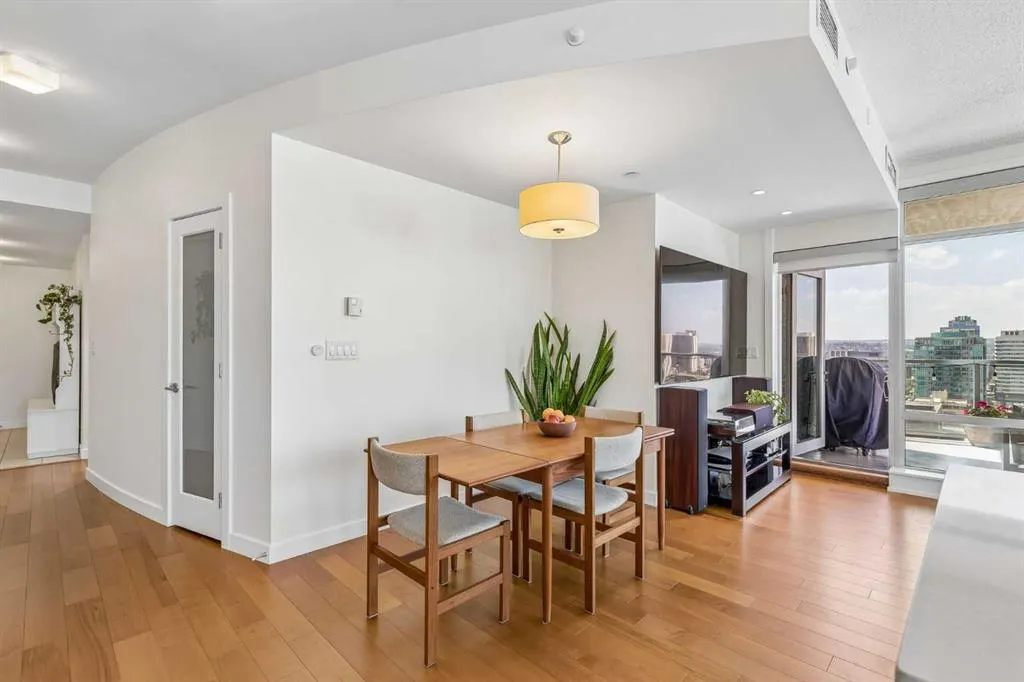 530 12 Avenue SW #1702