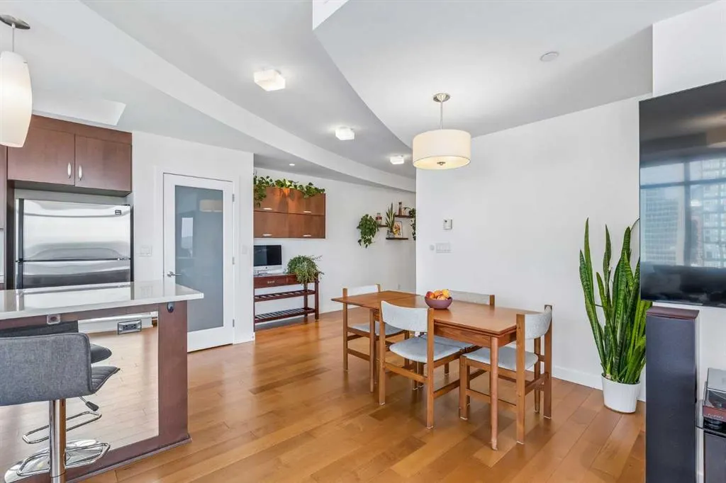 530 12 Avenue SW #1702