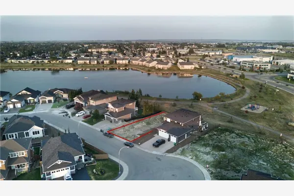 25 Lakes Estates Circle