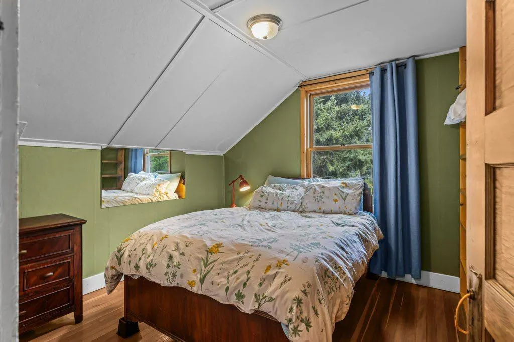 132 Rundle Crescent #A and B