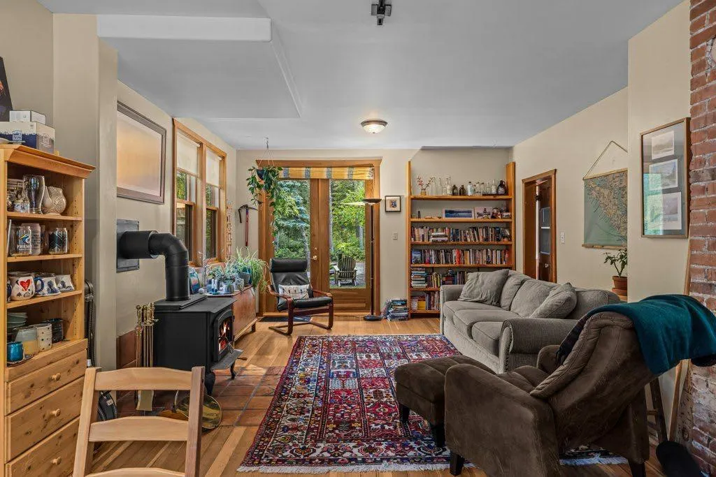 132 Rundle Crescent #A and B