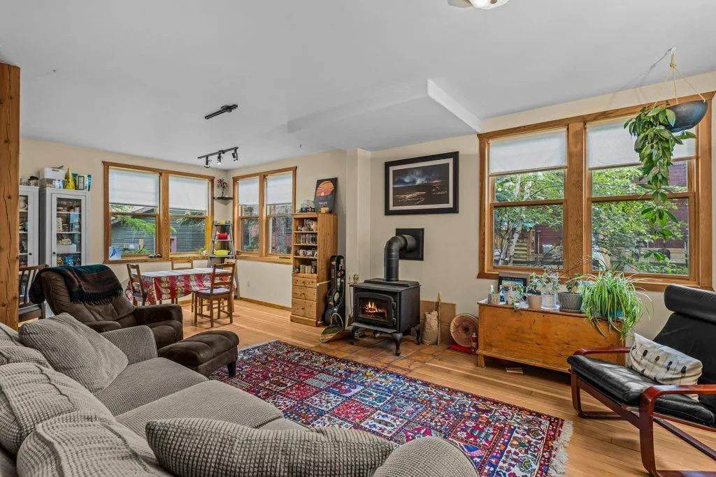 132 Rundle Crescent #A and B