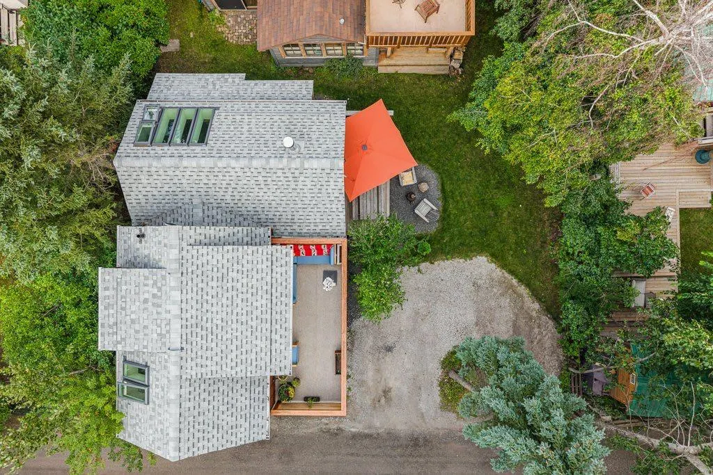 132 Rundle Crescent #A and B
