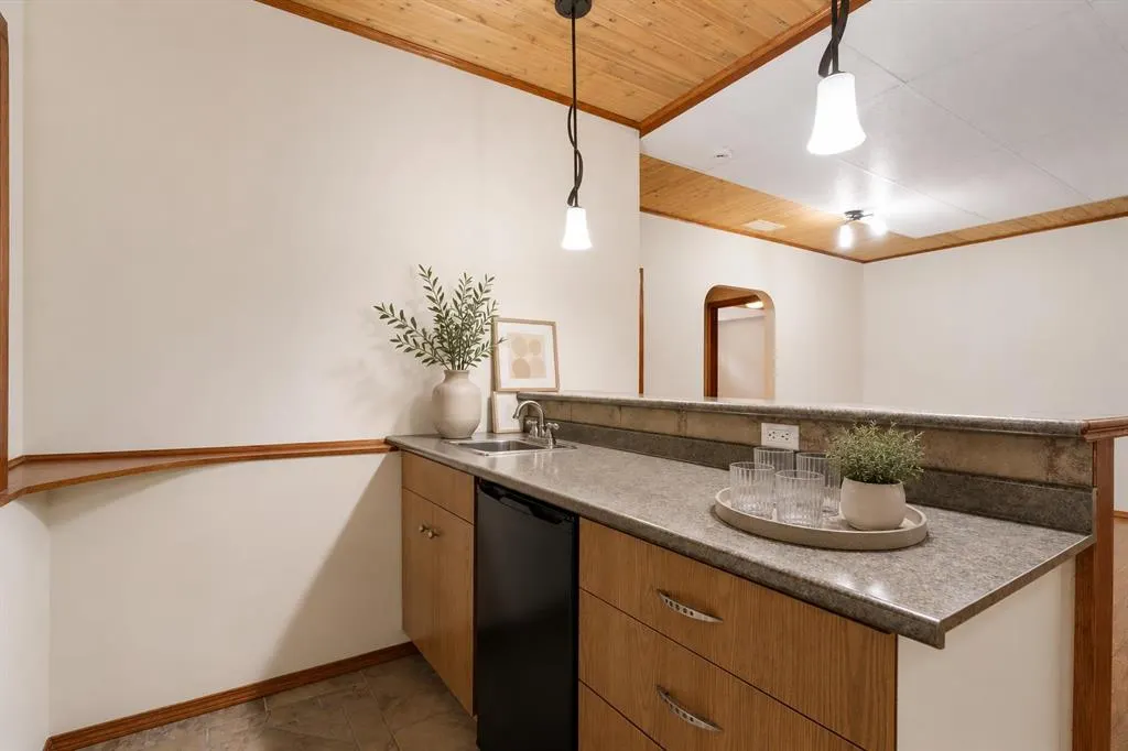 1207 Westmount Drive