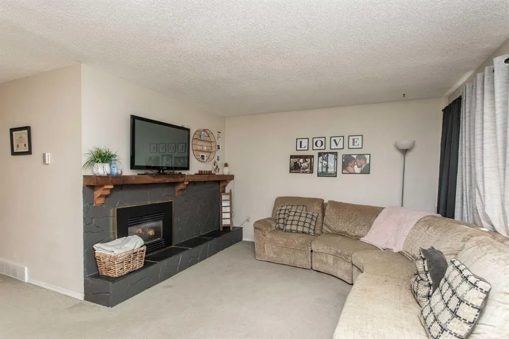 10 Valley Crescent