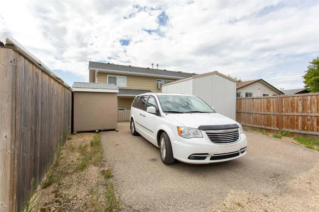 10 Valley Crescent