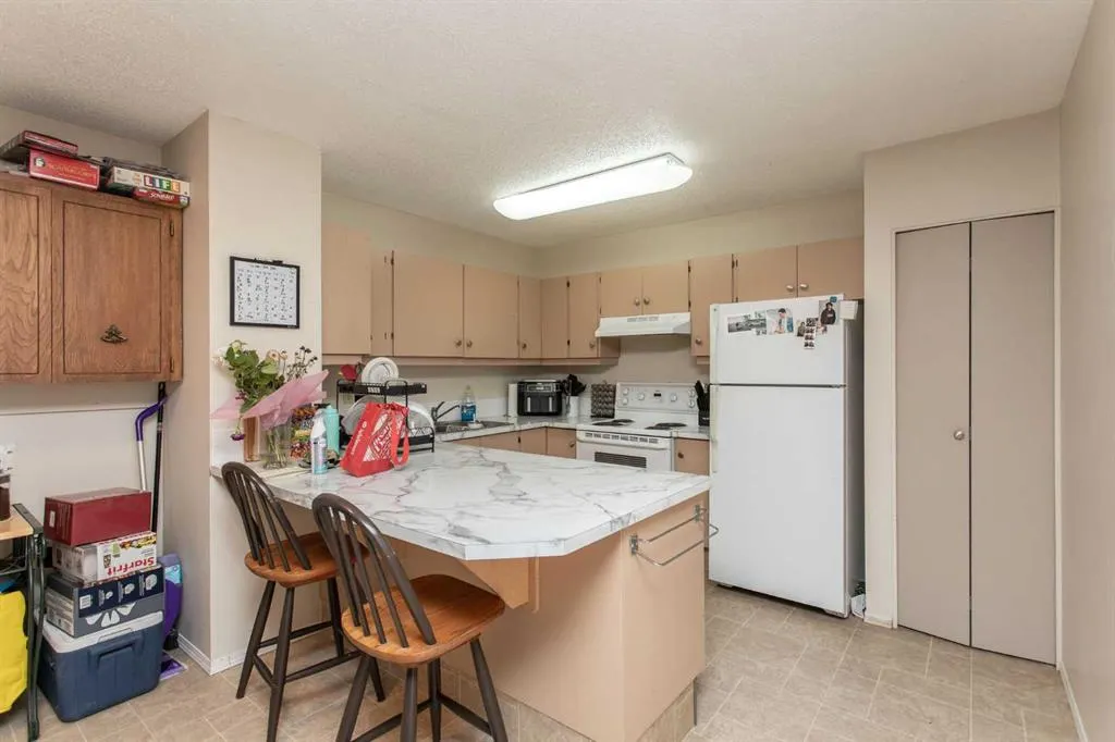 10 Valley Crescent