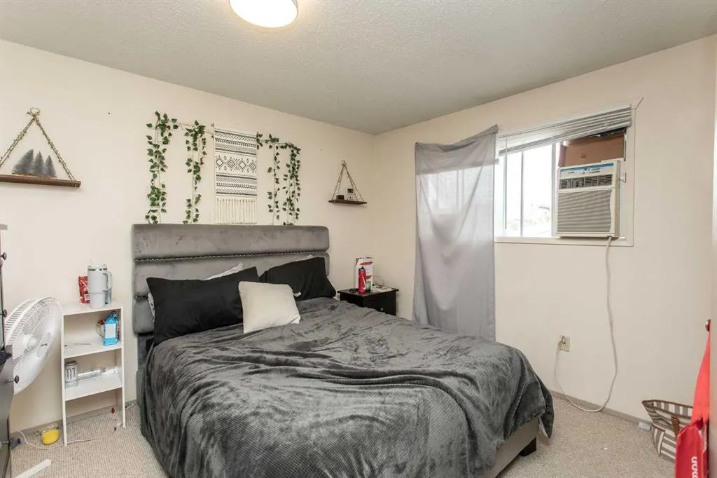 10 Valley Crescent