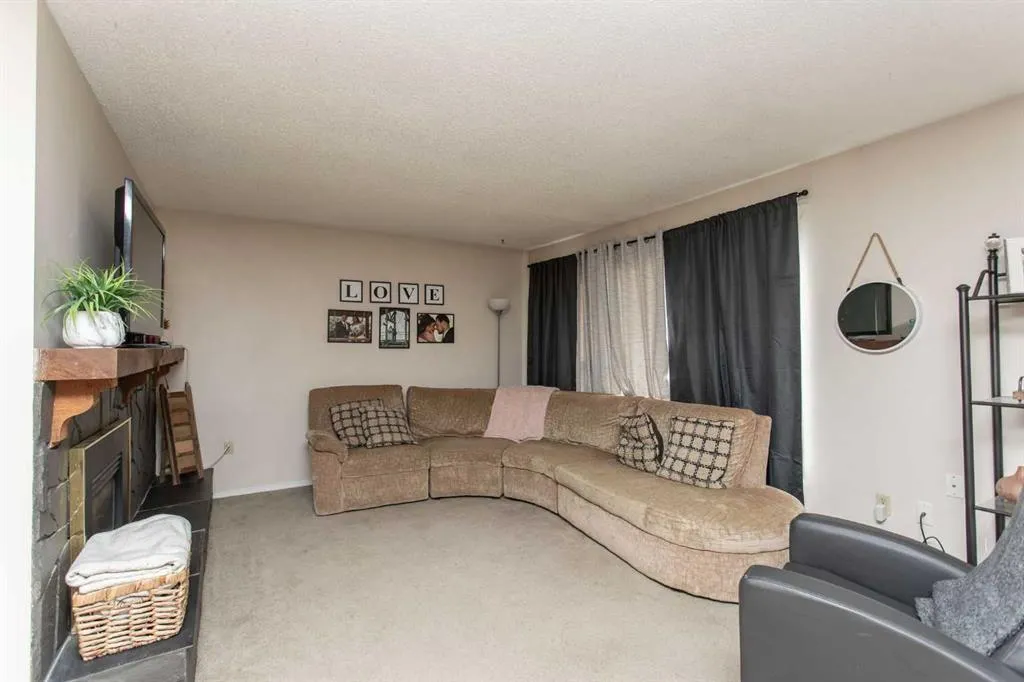 10 Valley Crescent