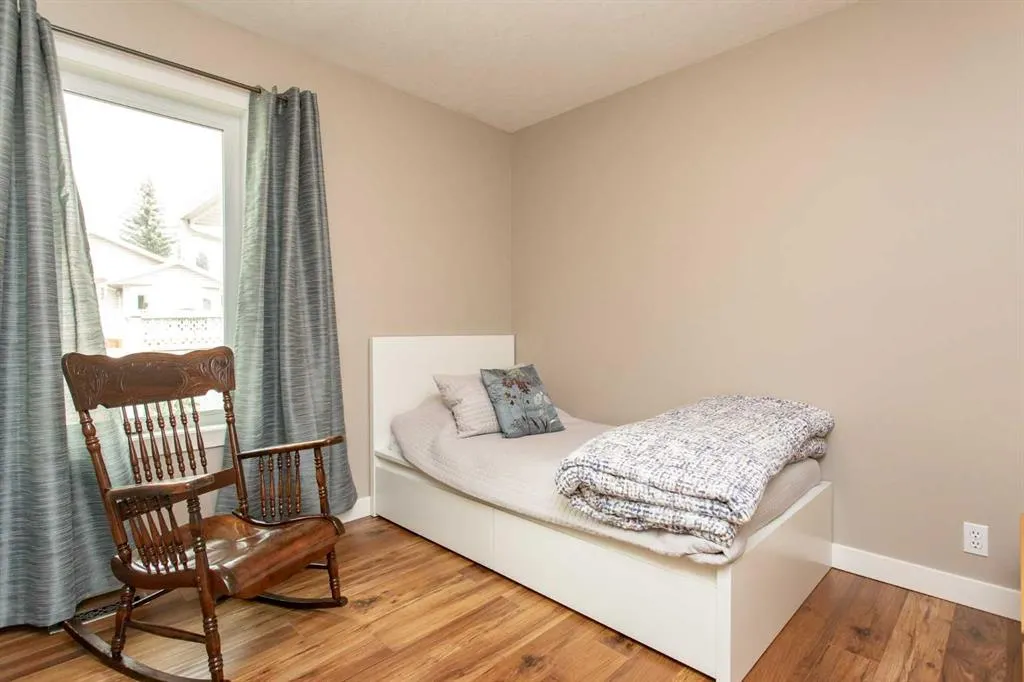 70 Densmore Crescent