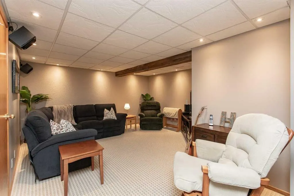 70 Densmore Crescent