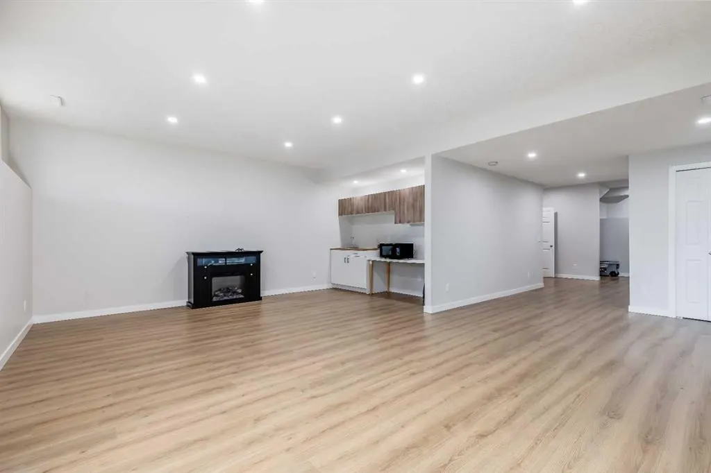 738 Carriage Lane Drive