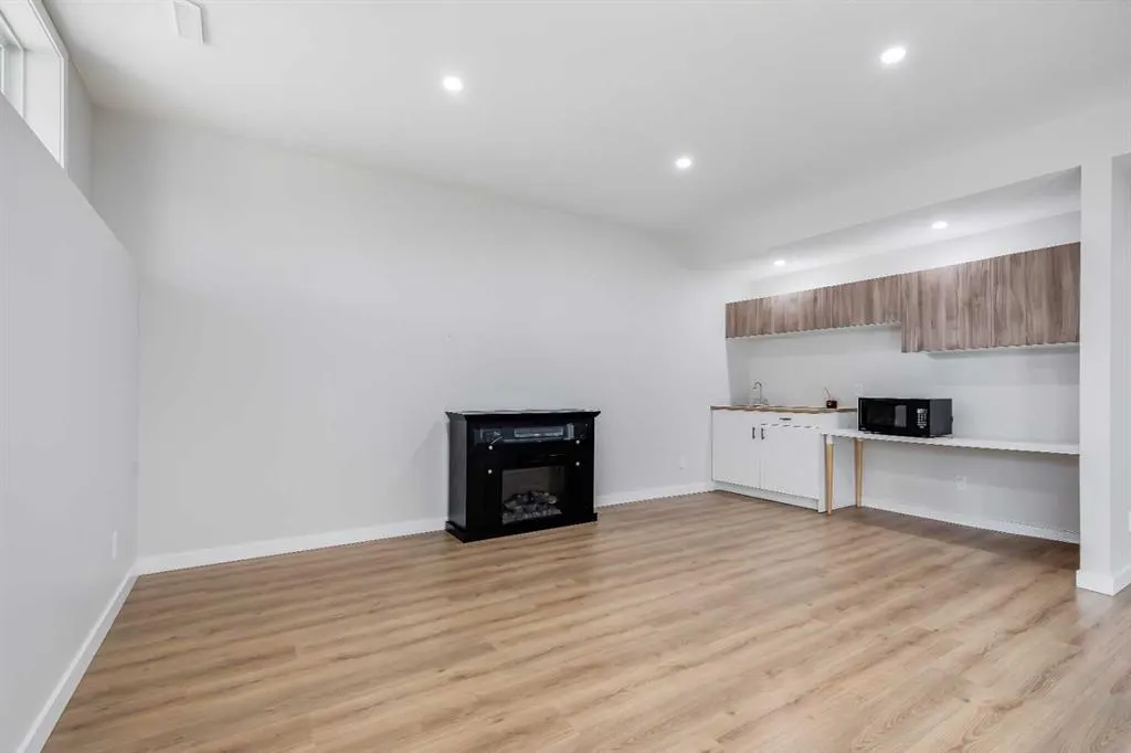 738 Carriage Lane Drive