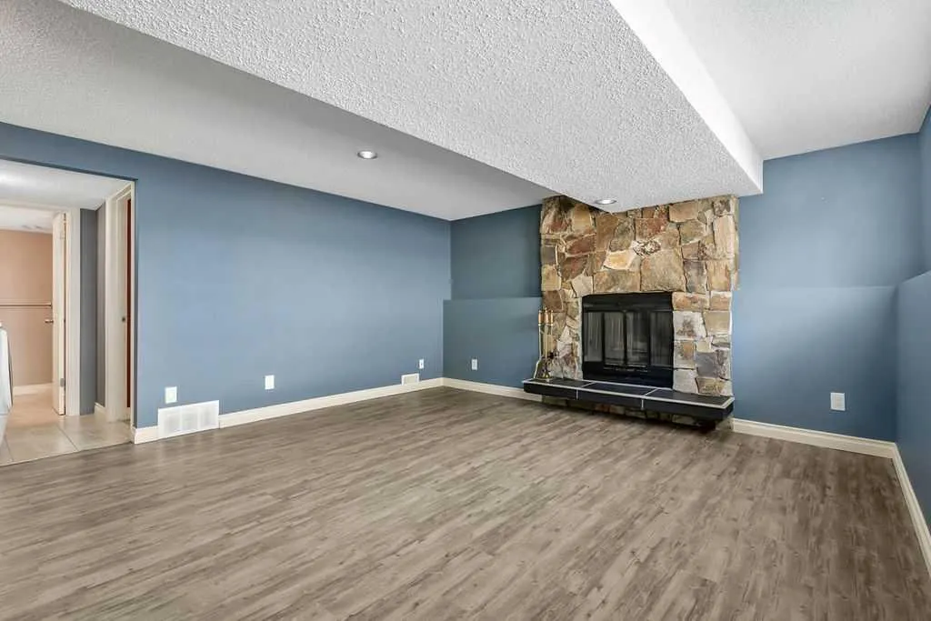 163 Woodburn Crescent