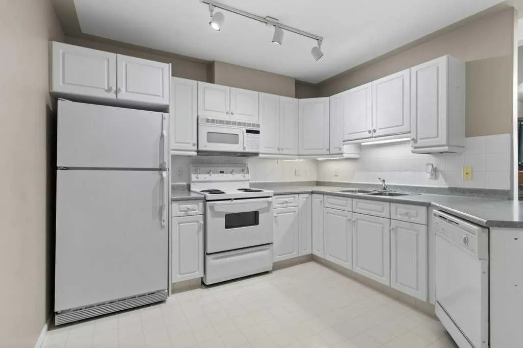 5435 Lakeshore Drive #306