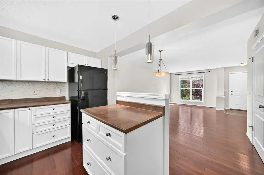 321 Elgin Point SE