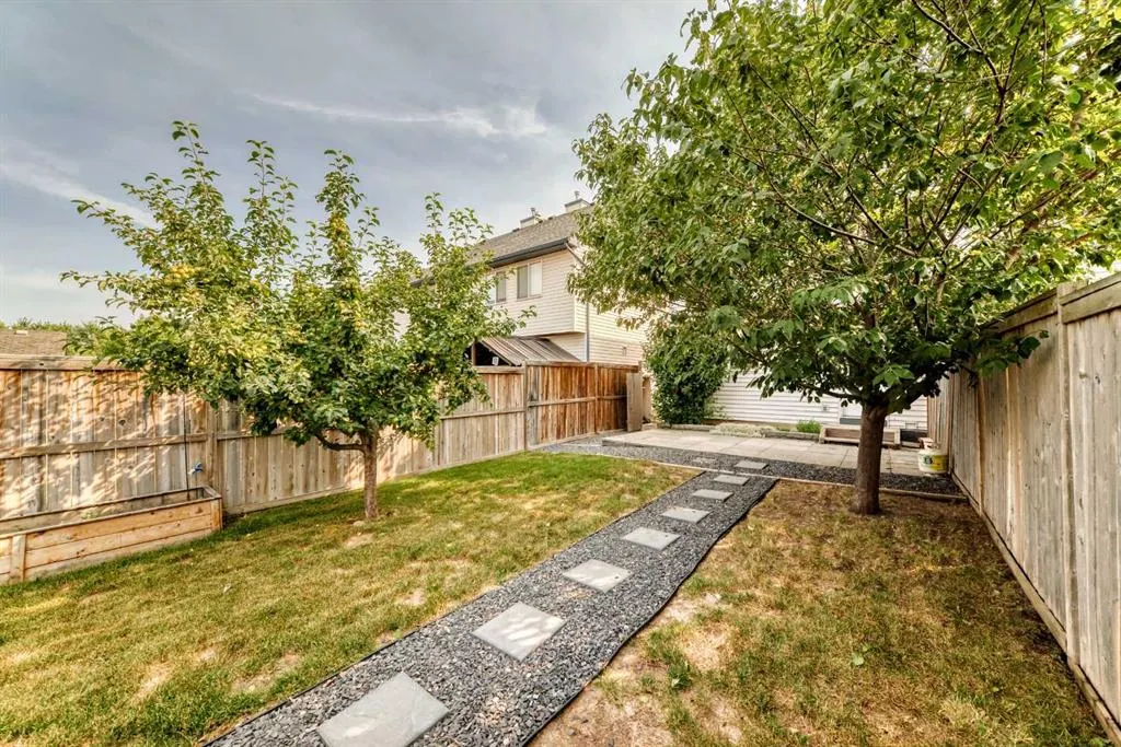 321 Elgin Point SE