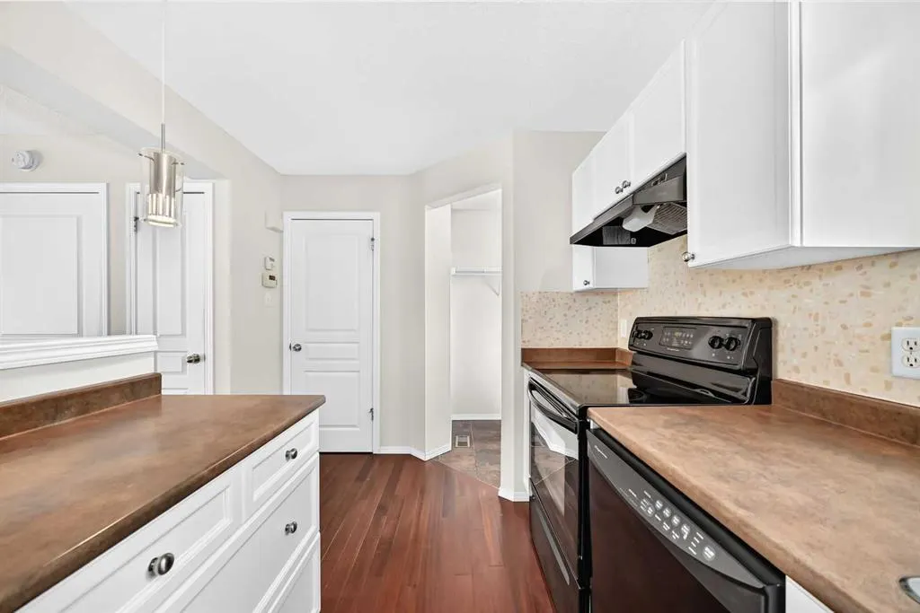 321 Elgin Point SE