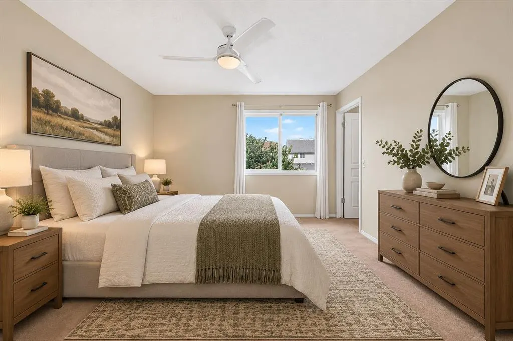 321 Elgin Point SE