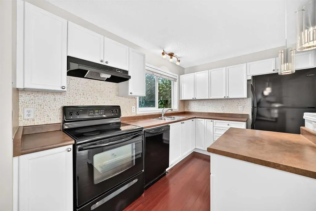 321 Elgin Point SE