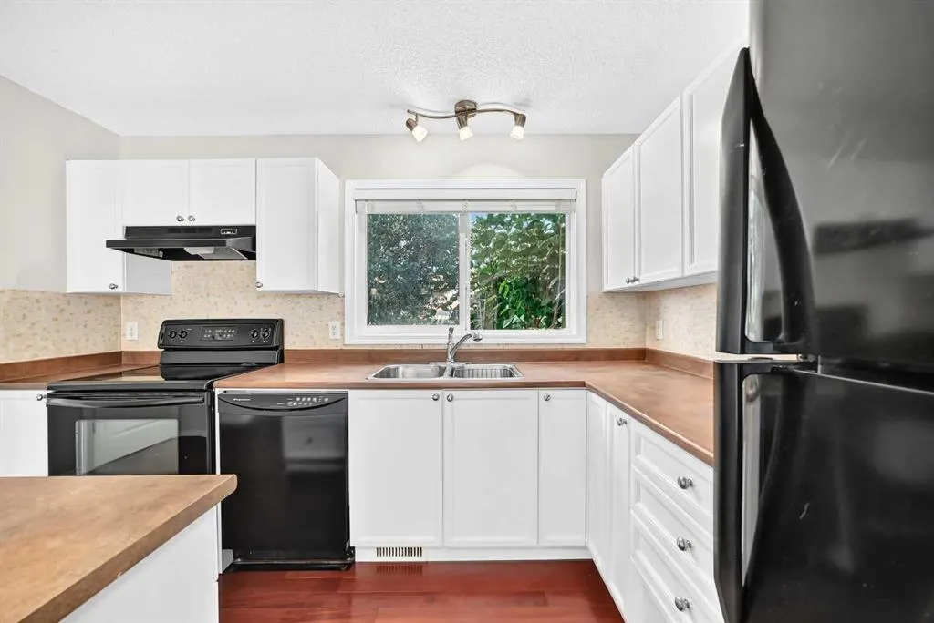 321 Elgin Point SE