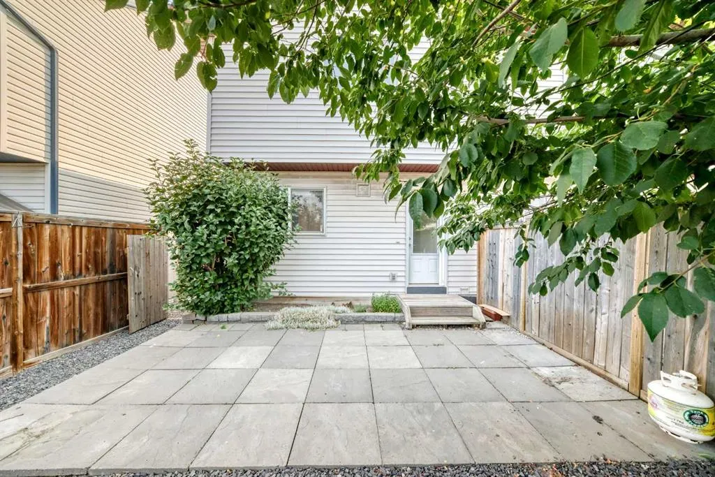 321 Elgin Point SE