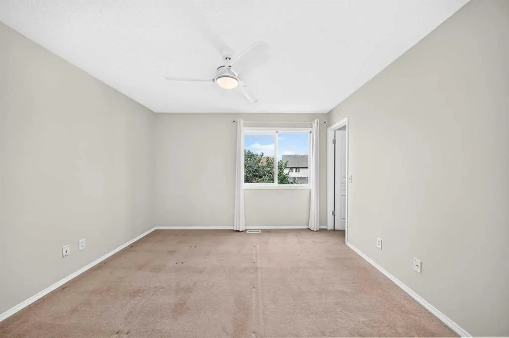 321 Elgin Point SE
