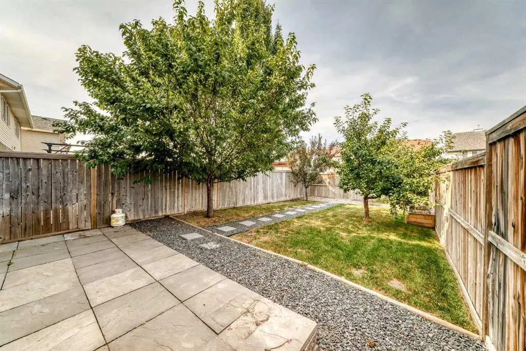 321 Elgin Point SE