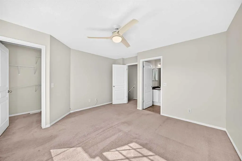 321 Elgin Point SE