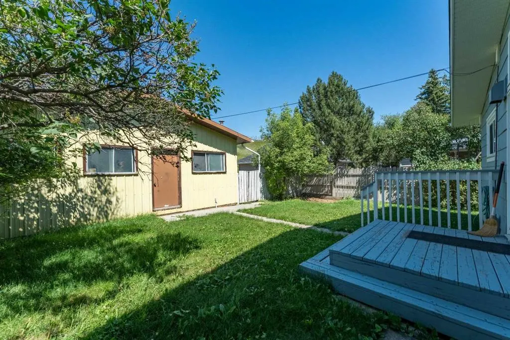 106 Elma Street W