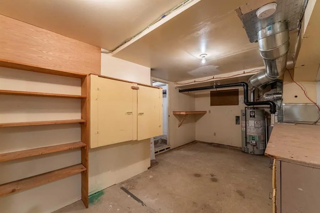 106 Elma Street W